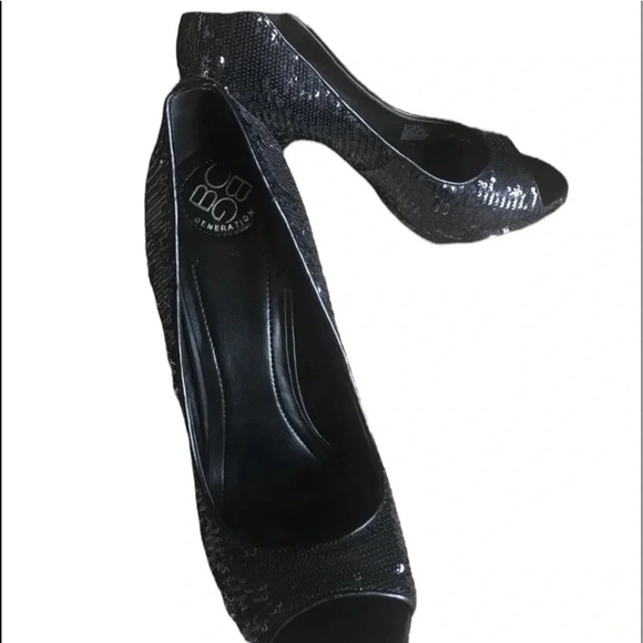 BCBGeneration Sequin Heel Size 8.5; Mint Condition - Picture 3 of 4